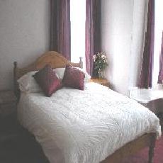 b&b. Dover, Kent. The Red Room.  Bright, spacious and comfortable en suite room with outstanding views of the countryside.  Can accommodate up to four people.